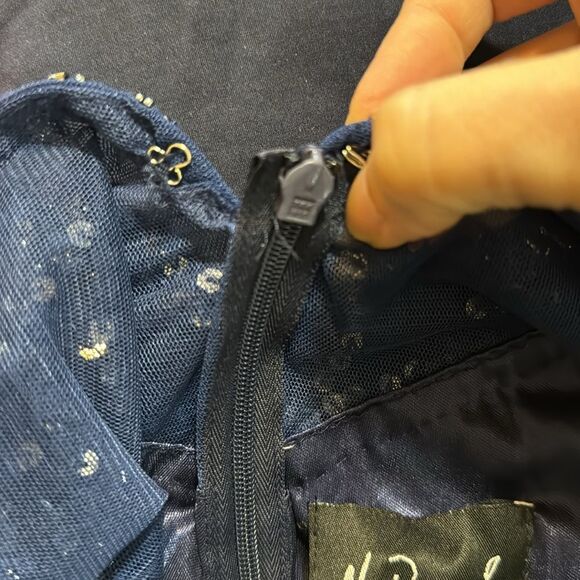 Mac Duggal Bead-Embellished Body-Con Gown in midnight navy sequin dress size 10 - Picture 15 of 16